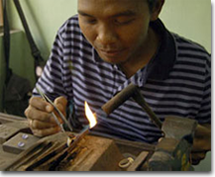 Jewelry designer at Steven Battelle workshop